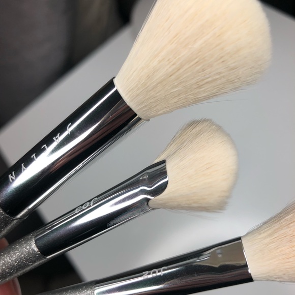 Jaclyn Cosmetics Bring the Light Brush Trio - Picture 3 of 7